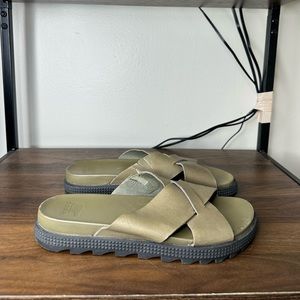 SOREL Roaming Criss Cross Green Leather Slip On Sandals Sz 10